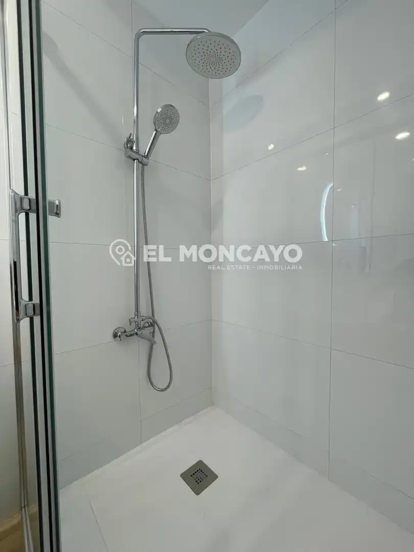 Badezimmer von Wohnungen zum Verkauf in Torrevieja mit Terrasse, Möbliert und Gemeinschaftspool