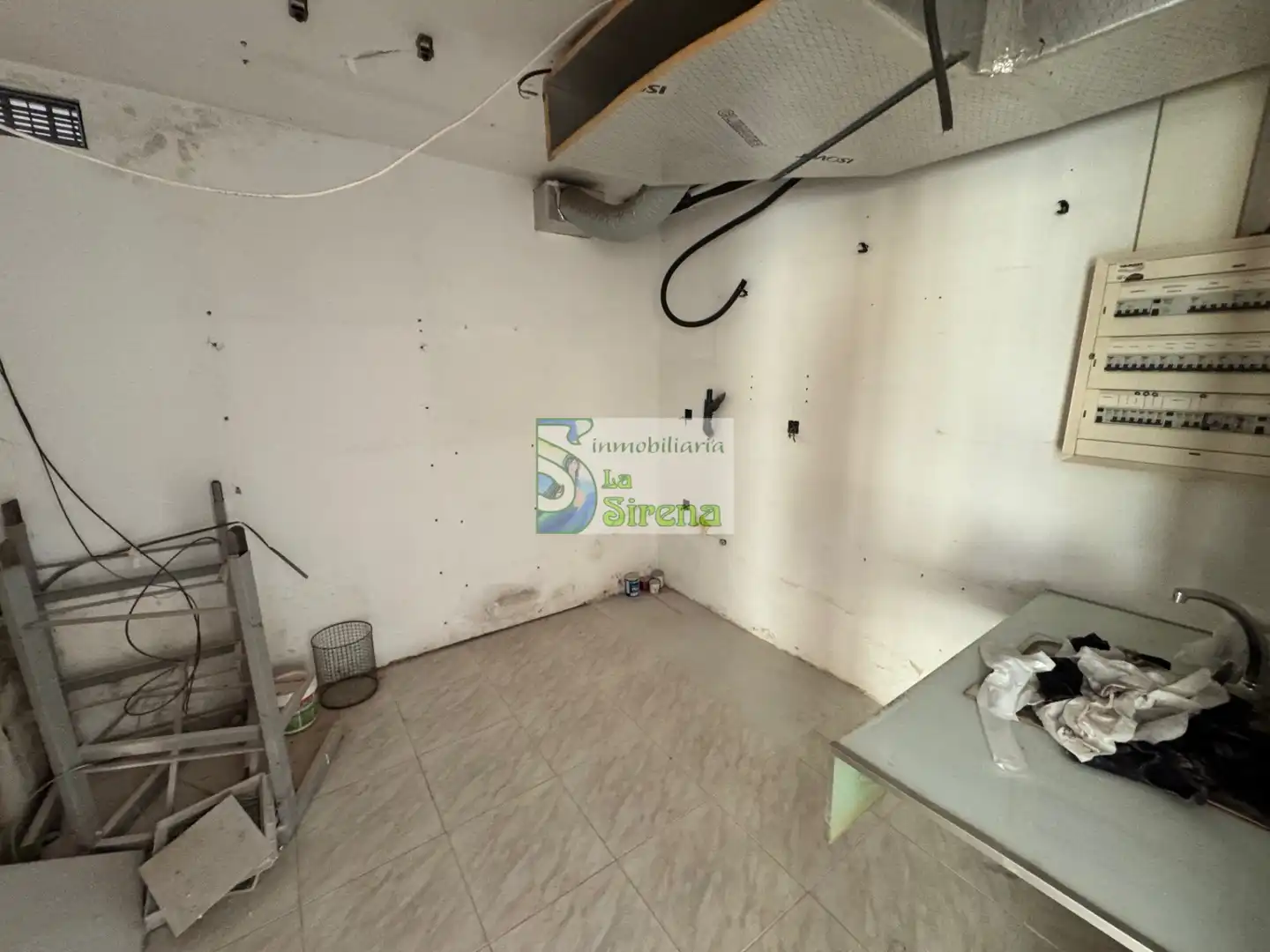 Cocina de Local en venta en Castro-Urdiales con Alarma