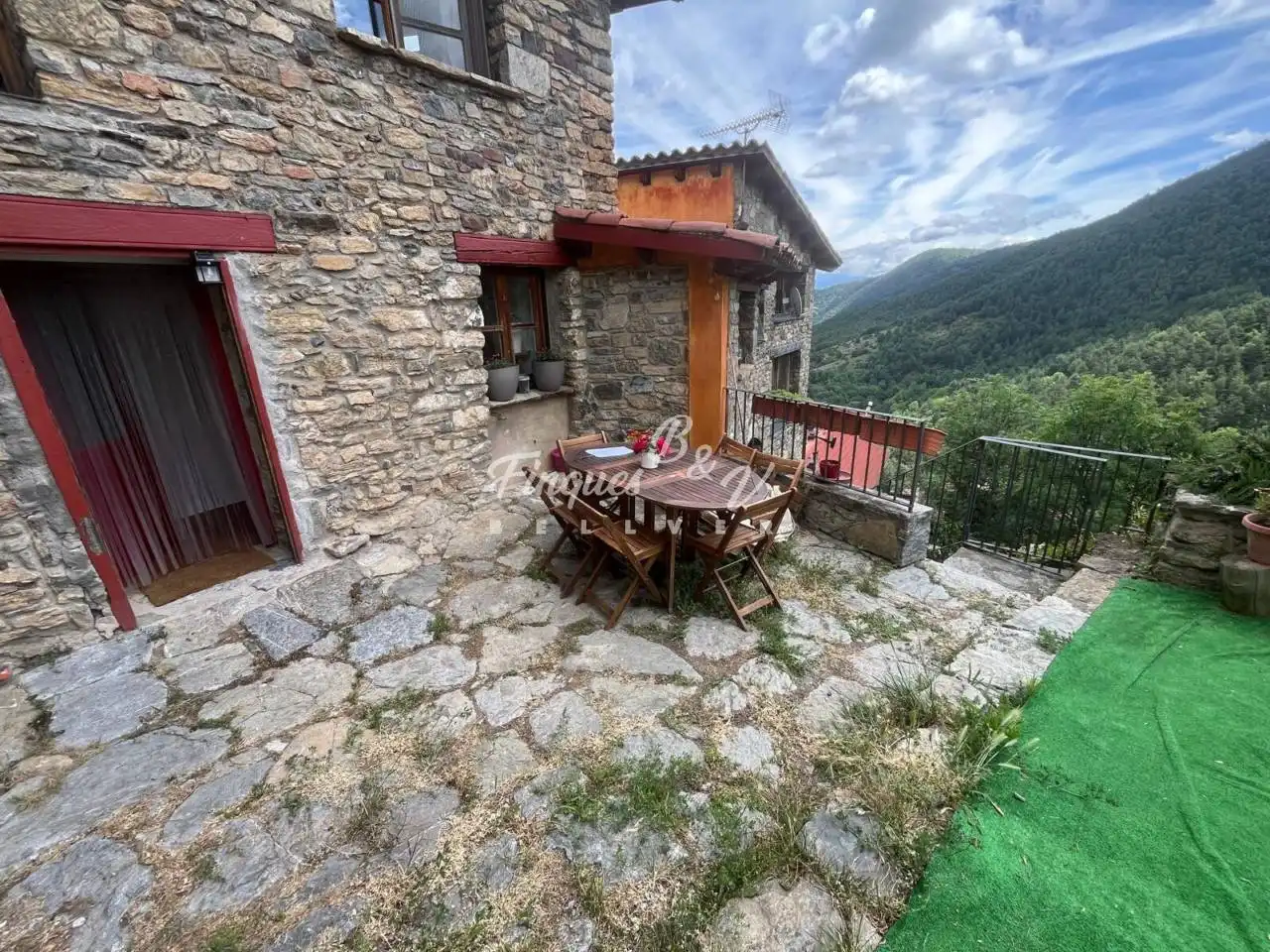 Terrassa de Casa o xalet en venda en El Pont de Bar amb Calefacció, Jardí privat i Parquet