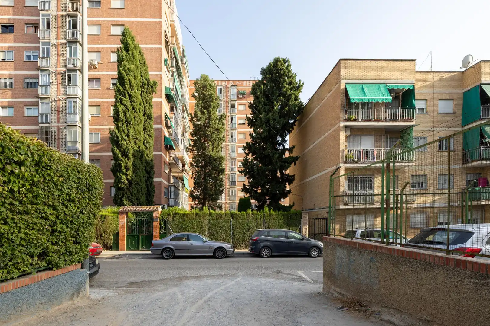 Außenansicht von Wohnungen zum Verkauf in Granada mit Privatgarten