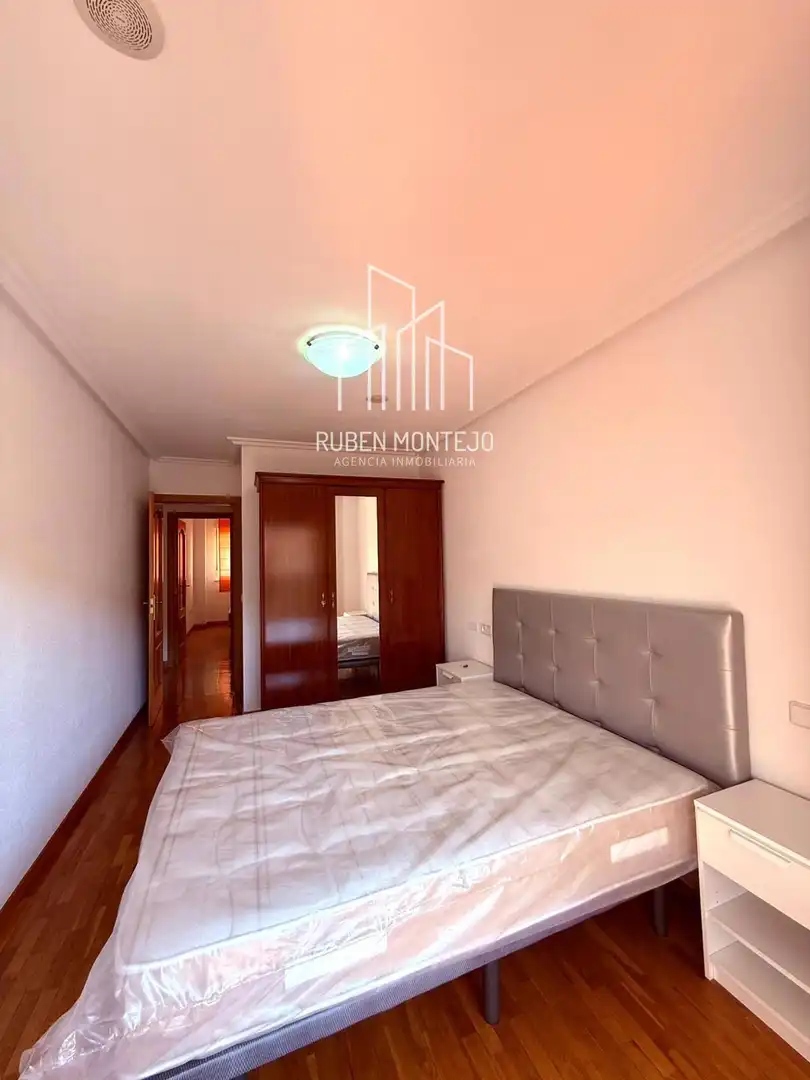 Bedroom of Flat for rent in Salamanca  with Heating, Parquet flooring and Terrace