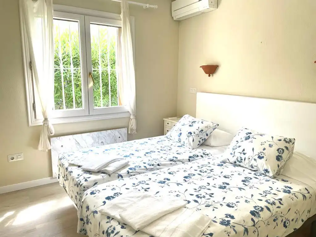 Habitación de Casa o chalet de alquiler en Oliva con Aire acondicionado, Calefacción y Jardín privado