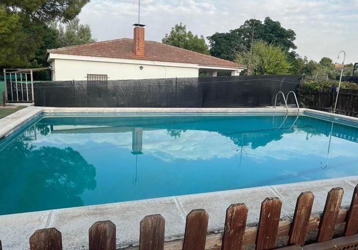 Piscina de Casa o xalet en venda en Barajas de Melo amb Aire condicionat, Calefacció i Jardí privat