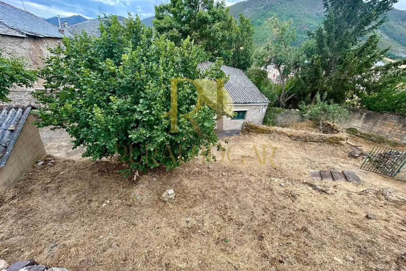 Casa adosada en venta en Cabrillanes con Calefacción, Jardín privado y Amueblado