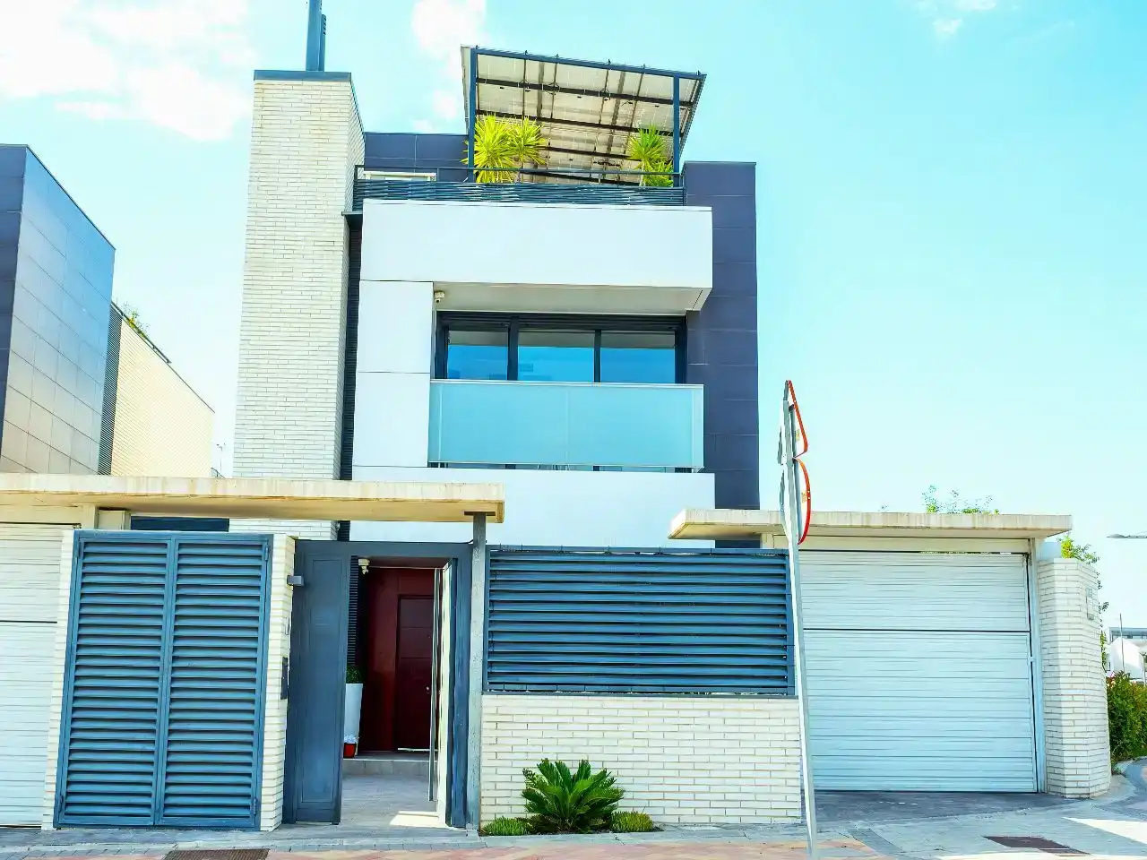 Exterior view of Flat for sale in Boadilla del Monte  with Air Conditioner, Private garden and Parquet flooring