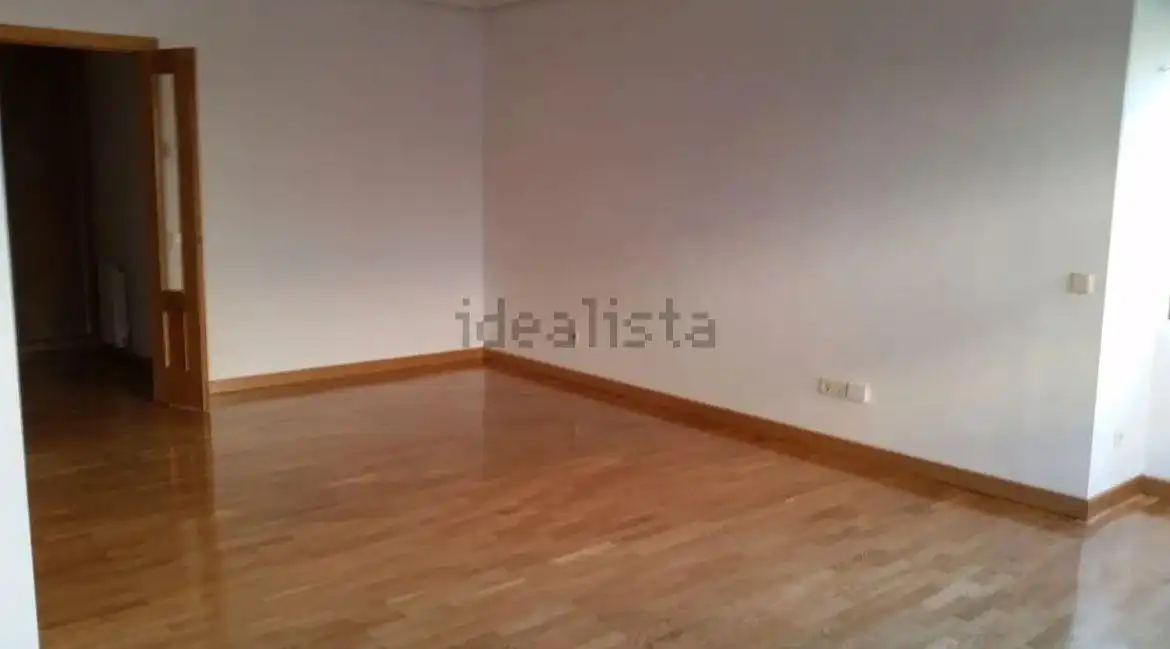 Piso de alquiler en Boadilla del Monte con Aire acondicionado, Jardín privado y Trastero