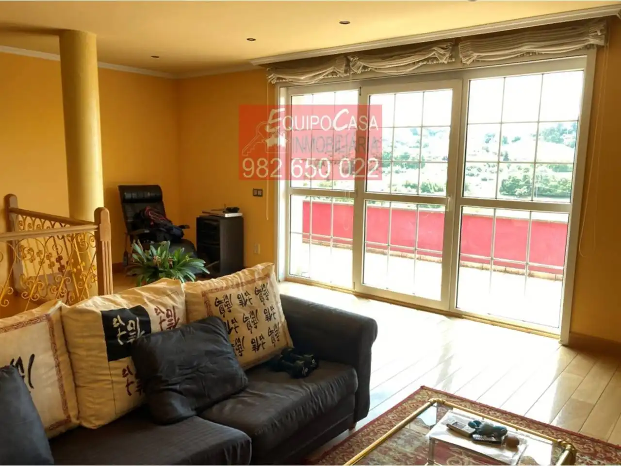Wohnzimmer von Einfamilien-Reihenhaus zum Verkauf in Lugo mit Heizung, Privatgarten und Parkett