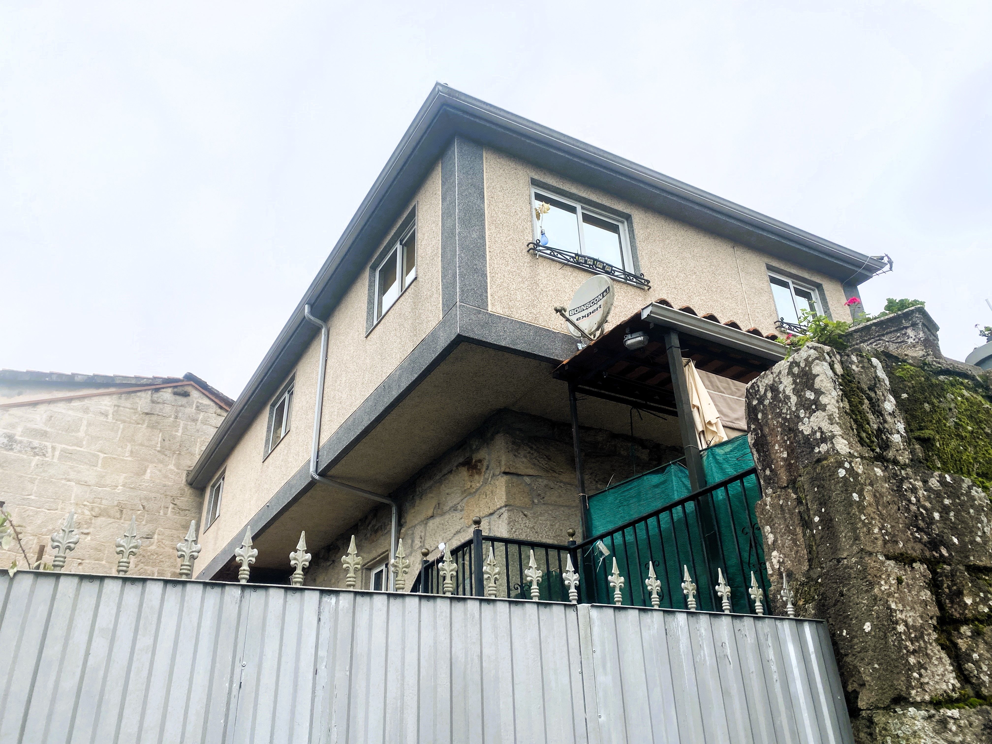 Vista exterior de Casa o xalet en venda en Crecente amb Calefacció, Jardí privat i Traster