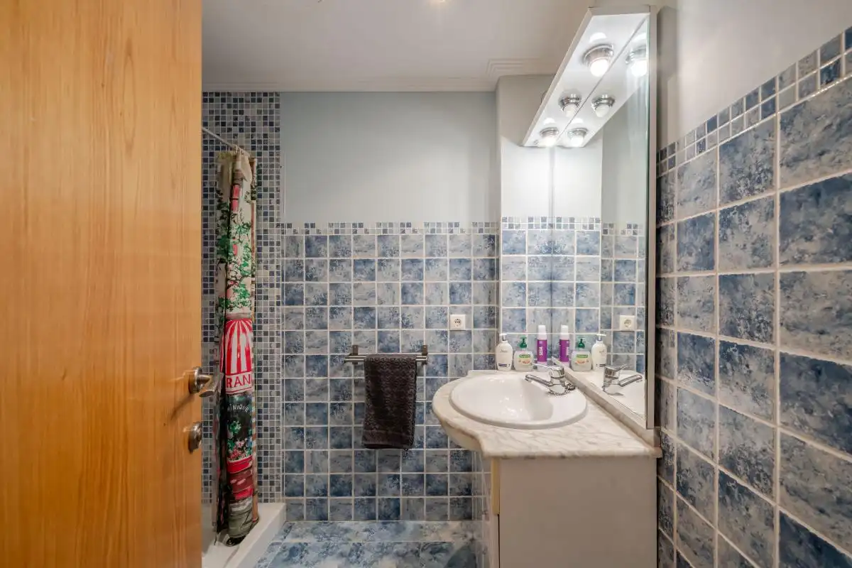 Bathroom of Flat for sale in Dénia  with Air Conditioner, Heating and Storage room