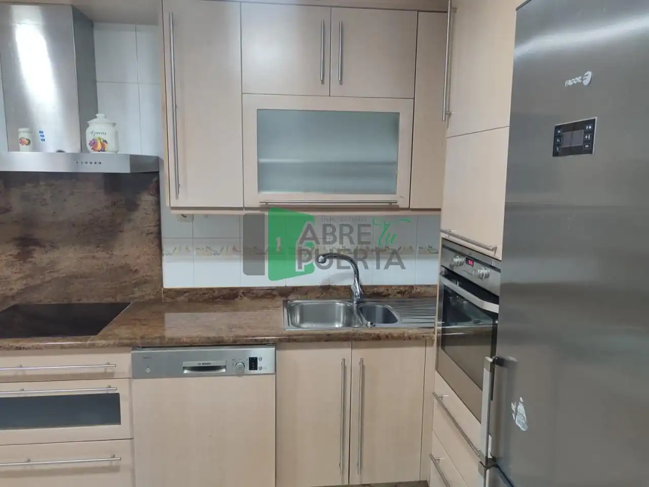 Cocina de Piso de alquiler en Ourense Capital  con Calefacción, Parquet y Trastero