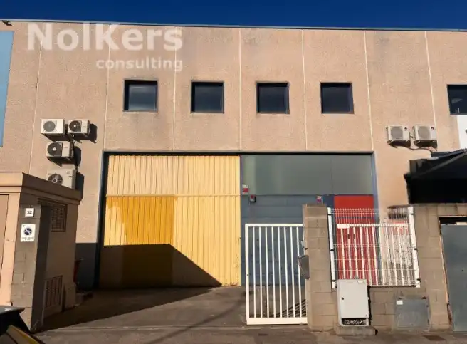 Vista exterior de Nave industrial de alquiler en Sant Boi de Llobregat