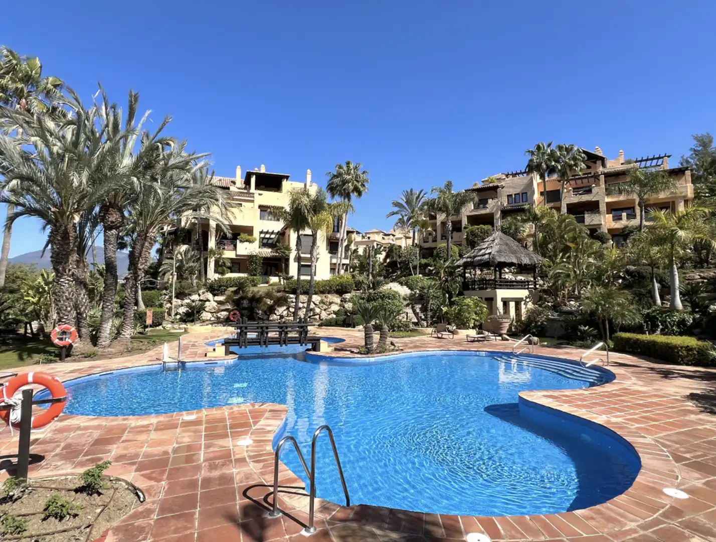 Vista exterior de Apartamento de alquiler en Estepona con Aire acondicionado, Calefacción y Terraza