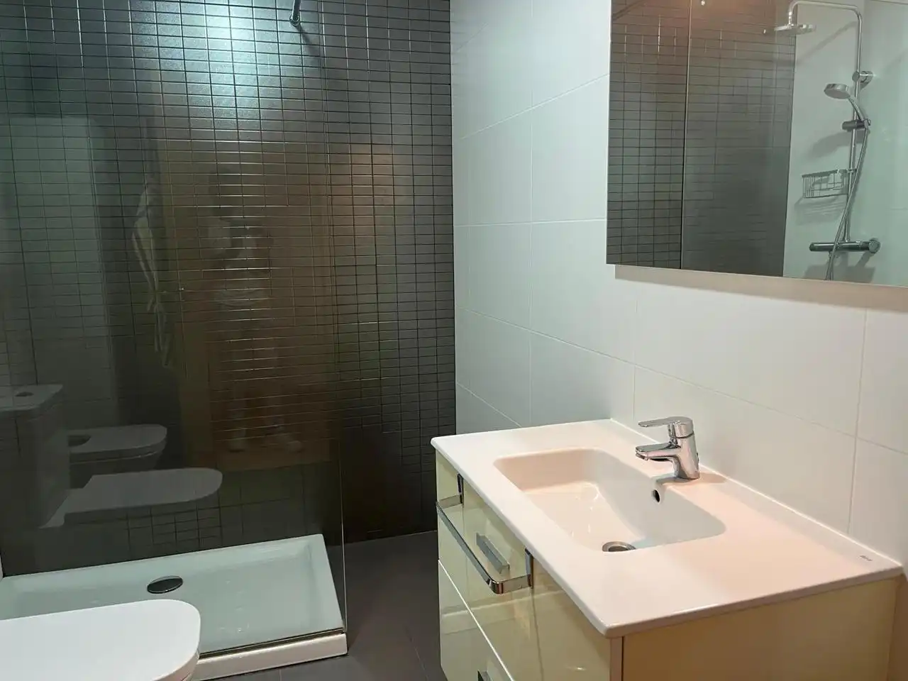Baño de Piso en venta en Alicante / Alacant con Aire acondicionado