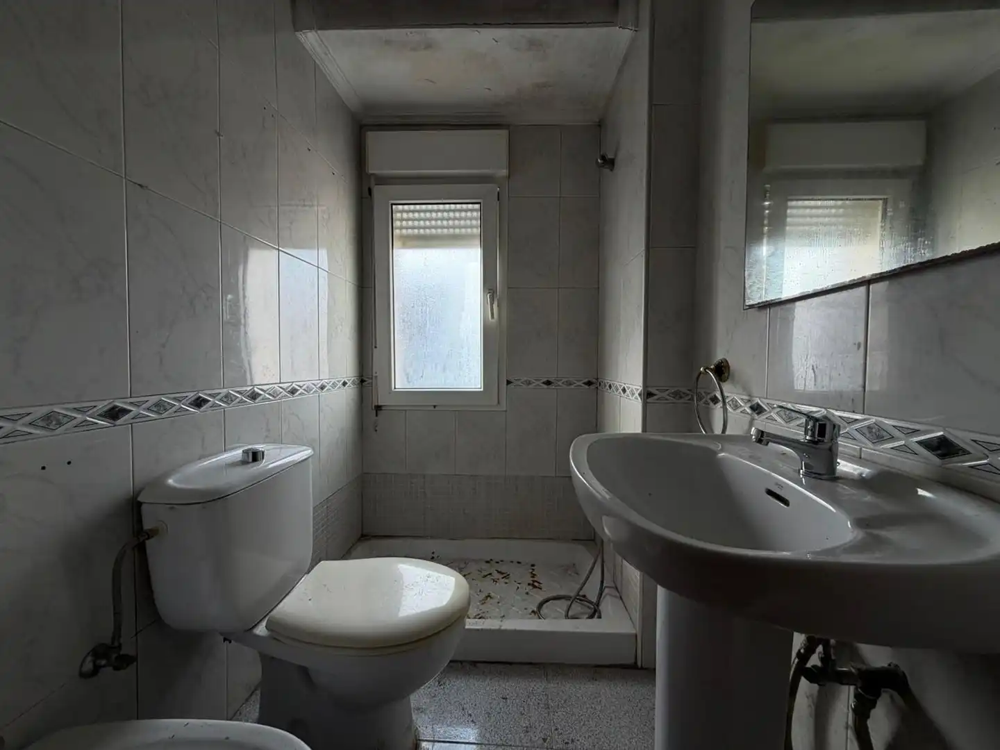 Bathroom of Flat for sale in Gijón   with Swimming Pool