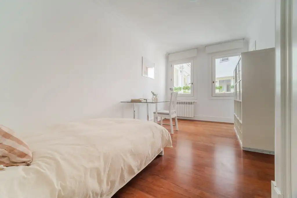 Bedroom of Flat for rent in Madrid  with Air Conditioner, Heating and Balcony