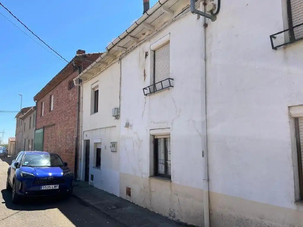 Vista exterior de Casa o chalet en venta en Villadangos del Páramo con Calefacción y Trastero