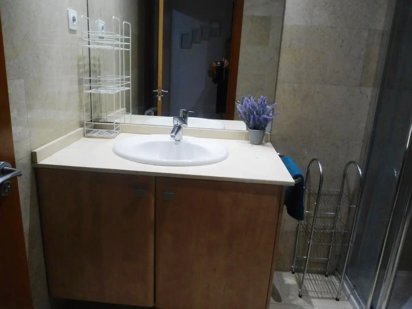 Baño de Apartamento de alquiler en Lleida con Aire acondicionado, Calefacción y Parquet