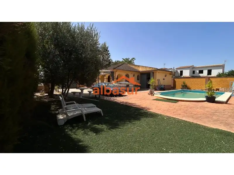 Vista exterior de Casa o xalet en venda en Periurbano Oeste - Sierra