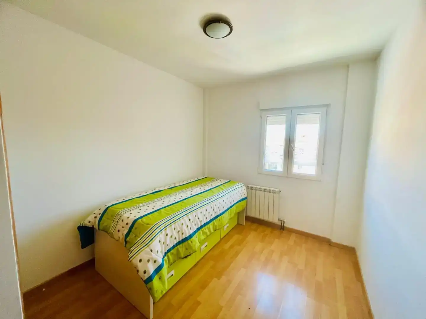 Dormitori de Pis en venda en Madrid amb Aire condicionat, Parquet i Balcó