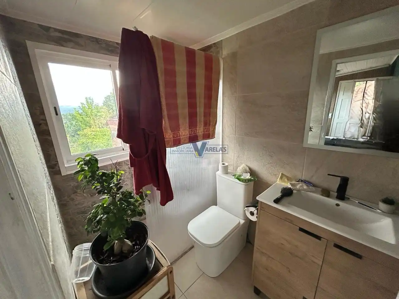 Badezimmer von Haus oder Chalet zum Verkauf in Cenlle mit Privatgarten