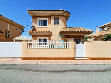 Casa con balcón en venta en Los Balcones - Los Altos
