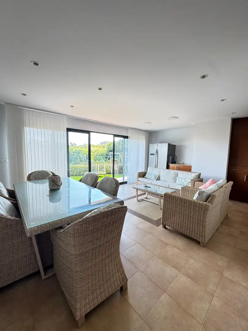 Sala d'estar de Casa o xalet en venda en Avilés amb Calefacció, Jardí privat i Parquet