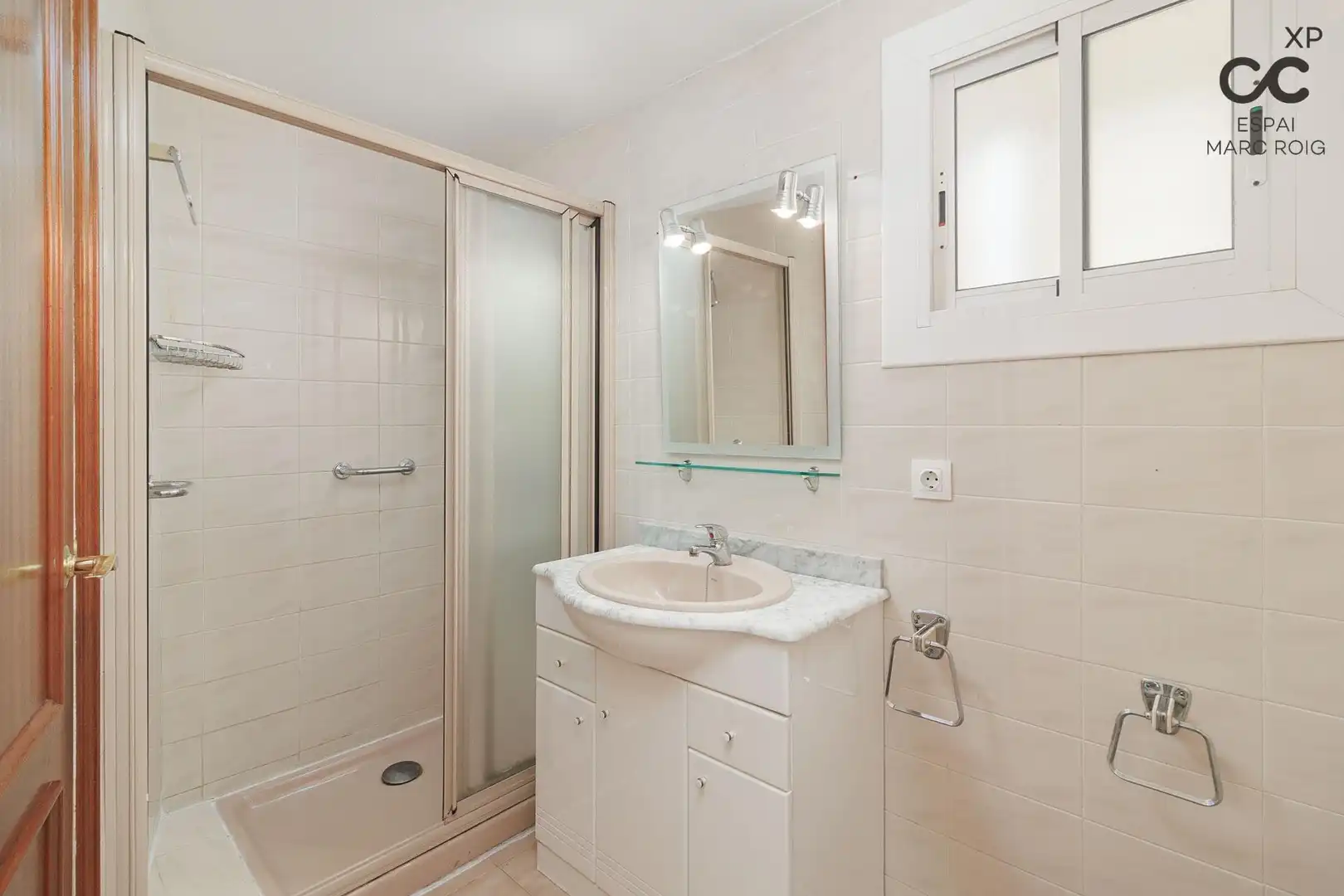 Badezimmer von Wohnung zum Verkauf in Figueres mit Heizung, Parkett und Abstellraum
