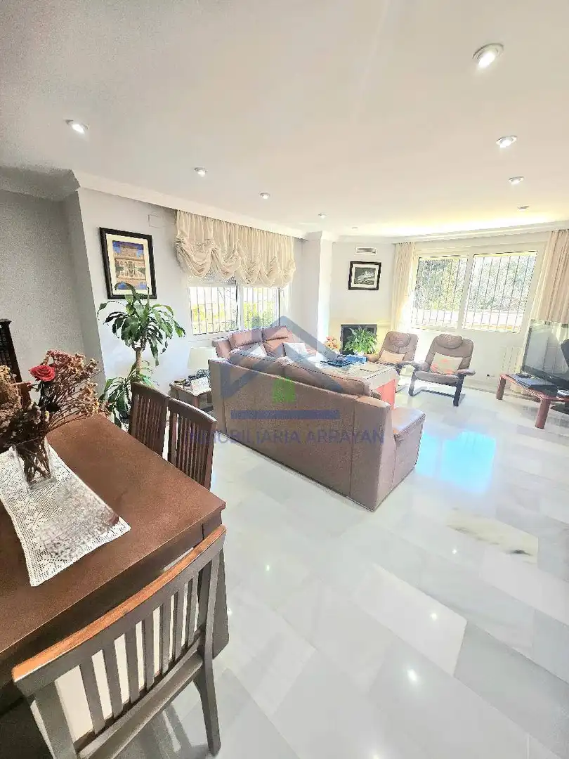 Sala de estar de Casa o chalet en venta en Ogíjares con Aire acondicionado, Calefacción y Jardín privado
