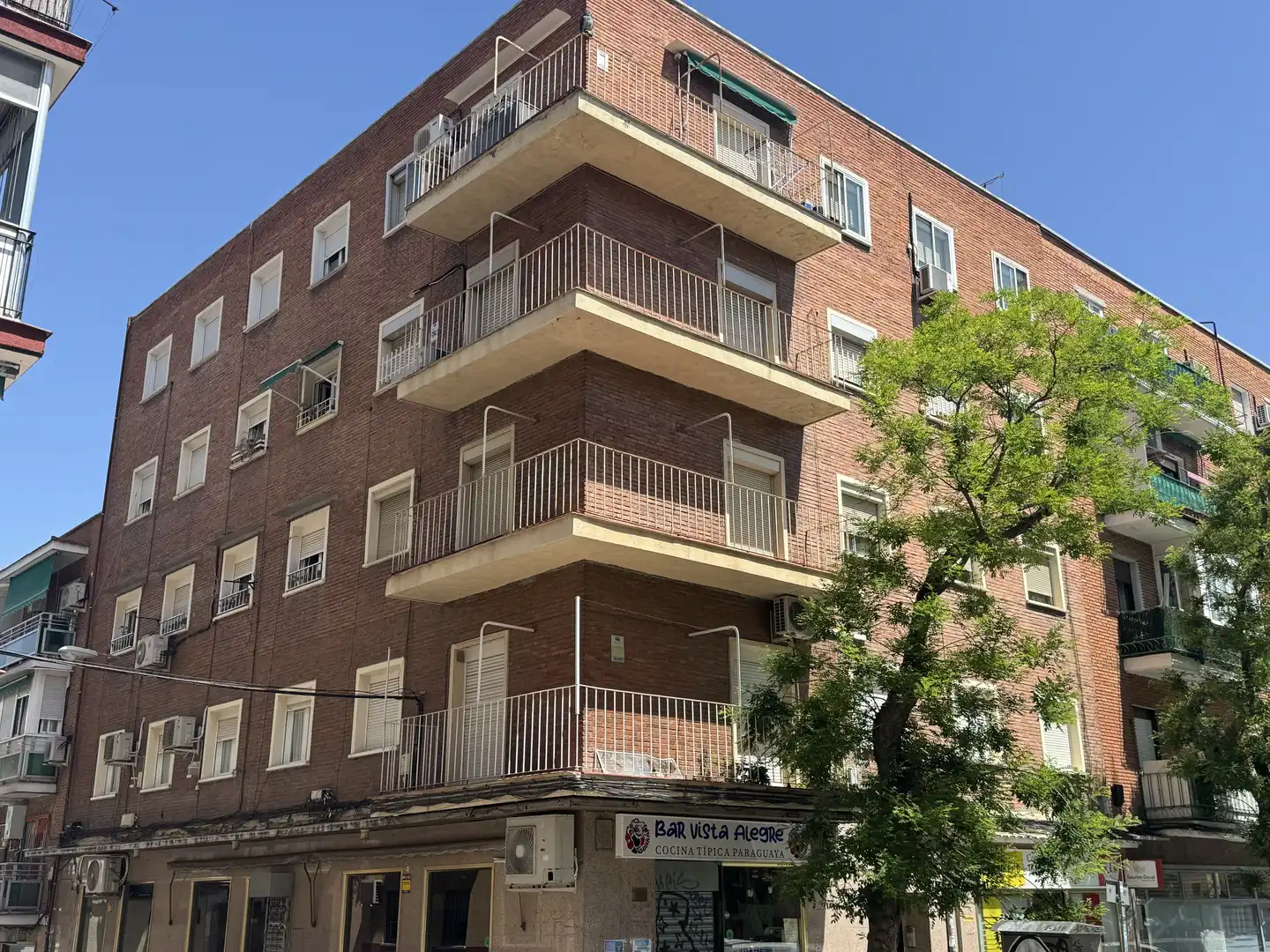 Vista exterior de Piso en venta en Madrid con Calefacción y Terraza