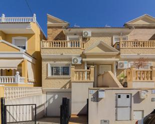 Vista exterior de Casa adosada en venda en Redován amb Aire condicionat, Terrassa i Balcó