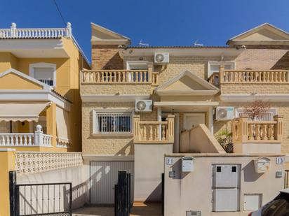 Vista exterior de Casa adosada en venda en Redován amb Aire condicionat, Terrassa i Balcó