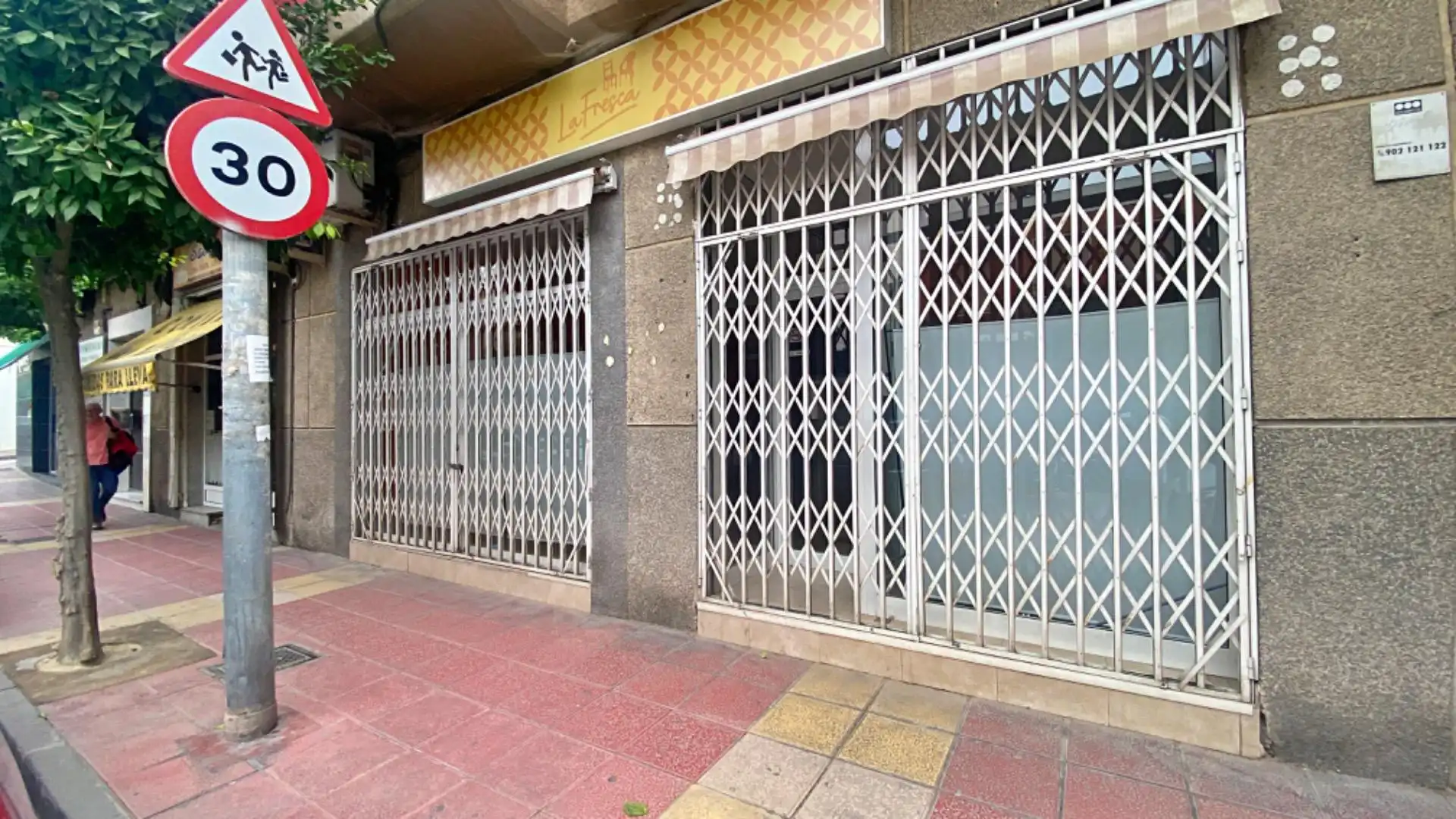 Vista exterior de Local en venda en Murcia