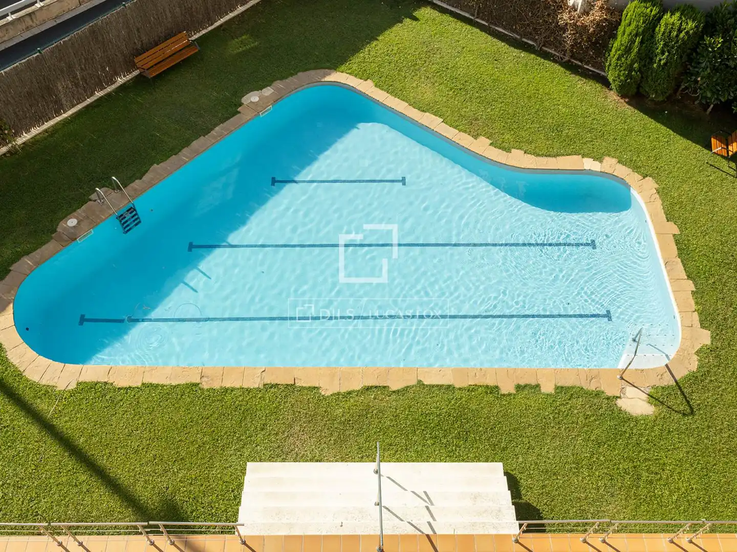 Piscina de Pis en venda en Barcelona amb Aire condicionat, Terrassa i Balcó