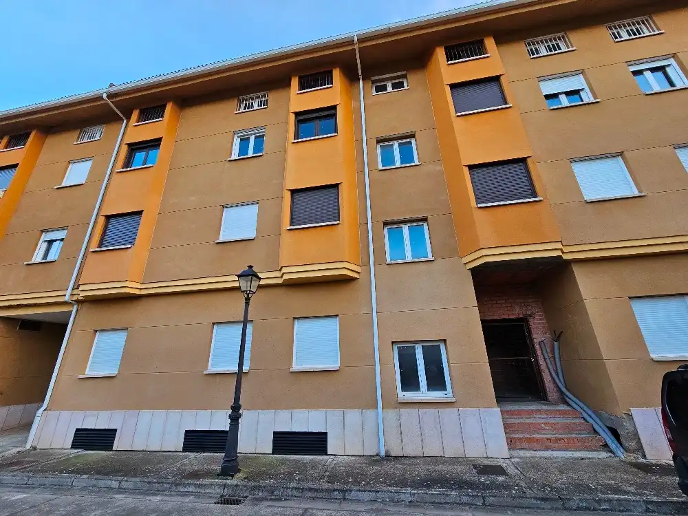 Außenansicht von Residential zum Verkauf in Pradoluengo