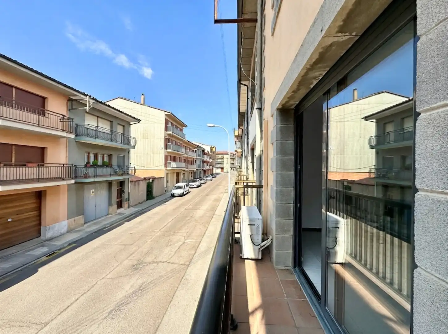Vista exterior de Casa adosada en venta en Manlleu con Aire acondicionado, Jardín privado y Terraza