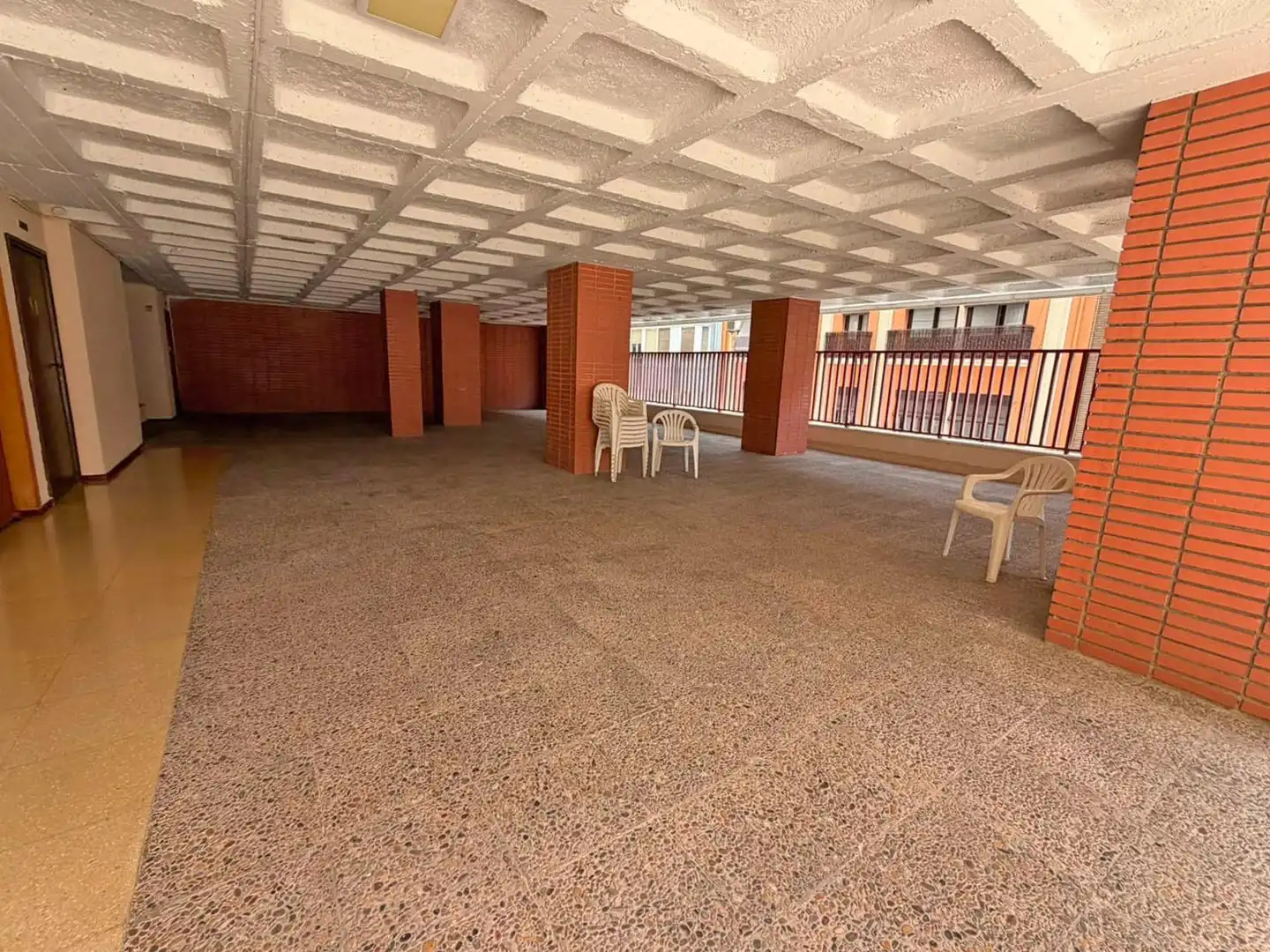 Wohnung zum Verkauf in Alicante / Alacant mit Klimaanlage, Terrasse und Abstellraum