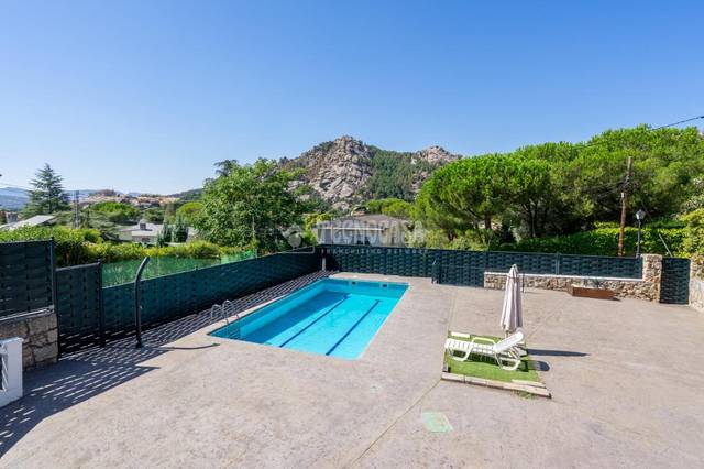 Casa adosada en Venta en Manzanares El Real