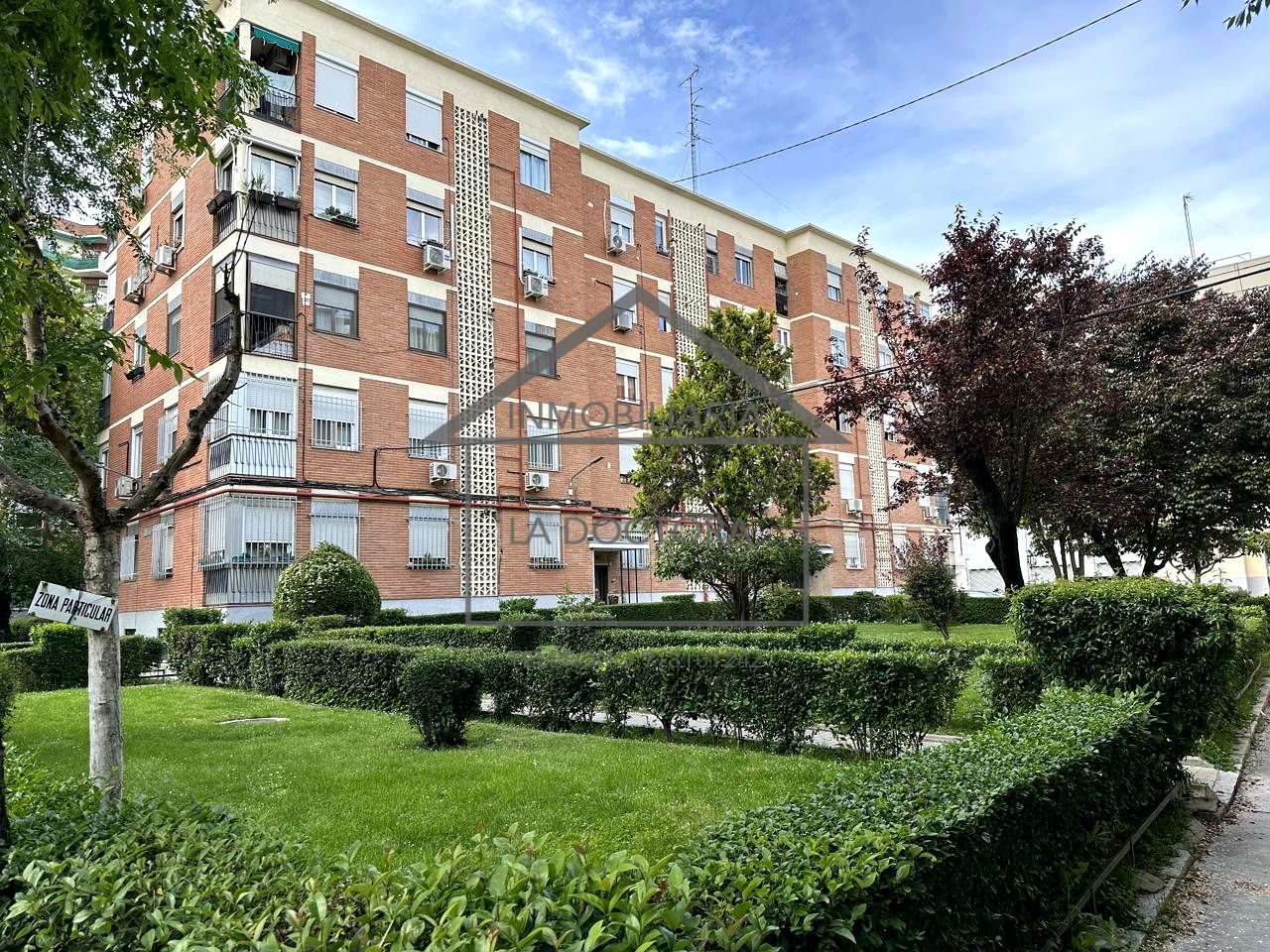 Vista exterior de Planta baixa en venda en  Madrid Capital amb Calefacció