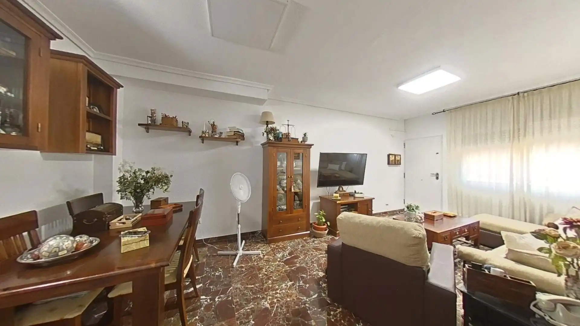 Sala de estar de Casa adosada en venta en Almodóvar del Río con Aire acondicionado, Calefacción y Terraza