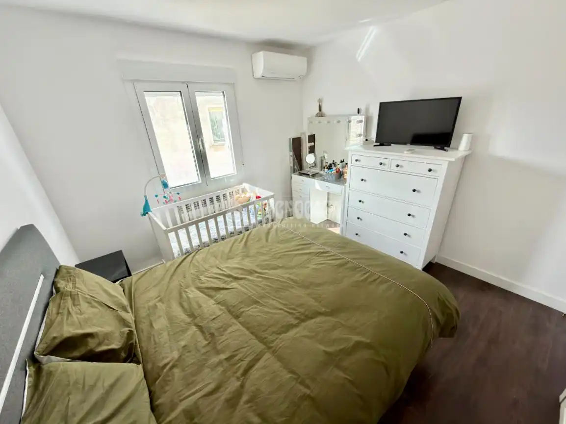 Schlafzimmer von Wohnung zum Verkauf in Cabanillas del Campo mit Klimaanlage, Heizung und Terrasse