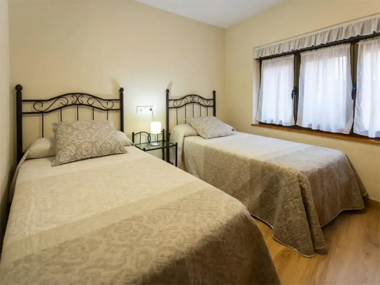 Schlafzimmer von Wohnung zum Verkauf in Llanes mit Balkon