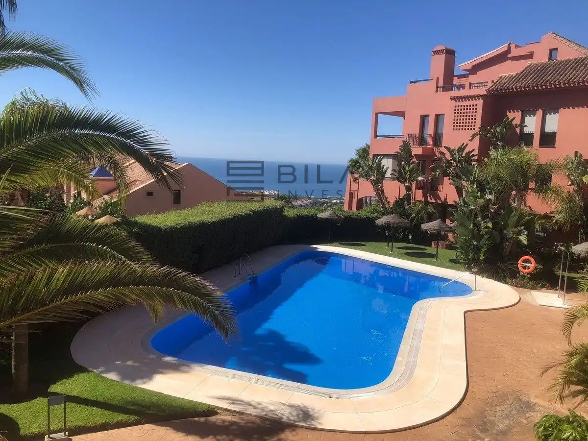 Pis amb piscina en venda a Cascadas de las Lomas