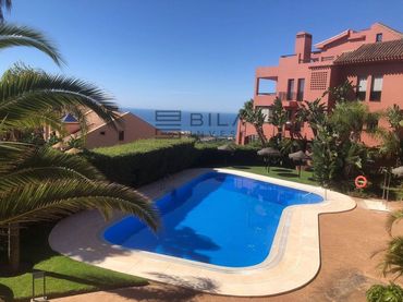 Pis amb piscina en venda a Cascadas de las Lomas