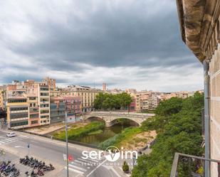 Exterior view of Flat for sale in Girona Capital  with Air Conditioner, Heating and Storage room