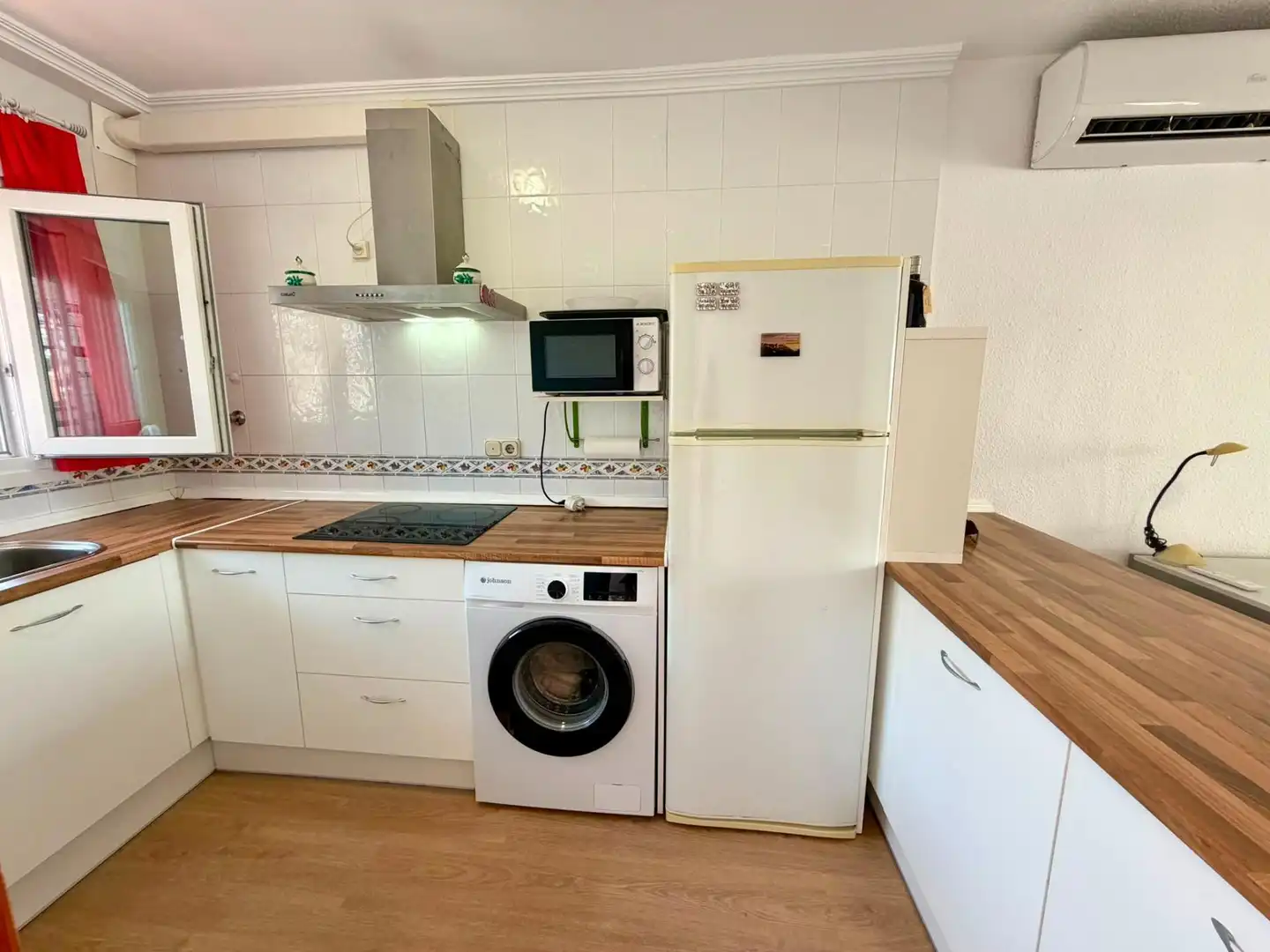 Cuina de Pis en venda en Roquetas de Mar amb Aire condicionat, Terrassa i Moblat