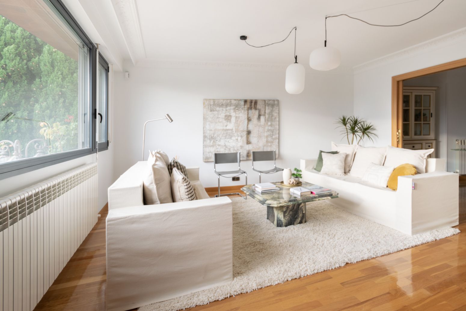 Sala d'estar de Casa adosada en venda en  Pamplona / Iruña amb Calefacció, Parquet i Terrassa