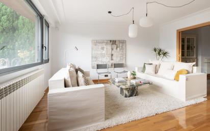 Living room of Single-family semi-detached for sale in  Pamplona / Iruña  with Heating, Parquet flooring and Terrace