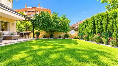 Ground floor with pool for sale in El Pinillo
