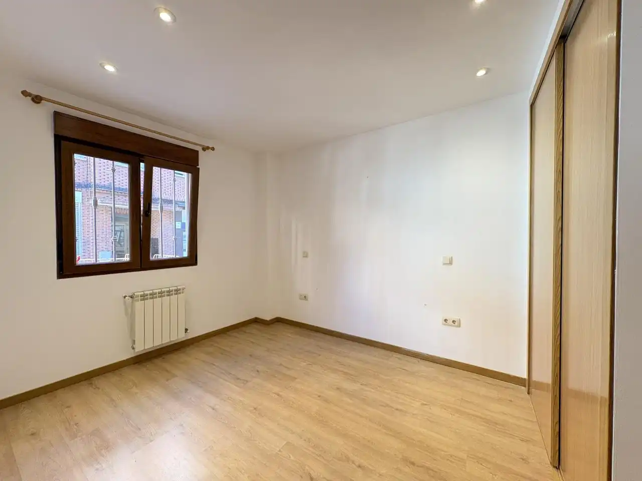 Ground floor for rent in Calle Juan Carlos I, Casco Antiguo