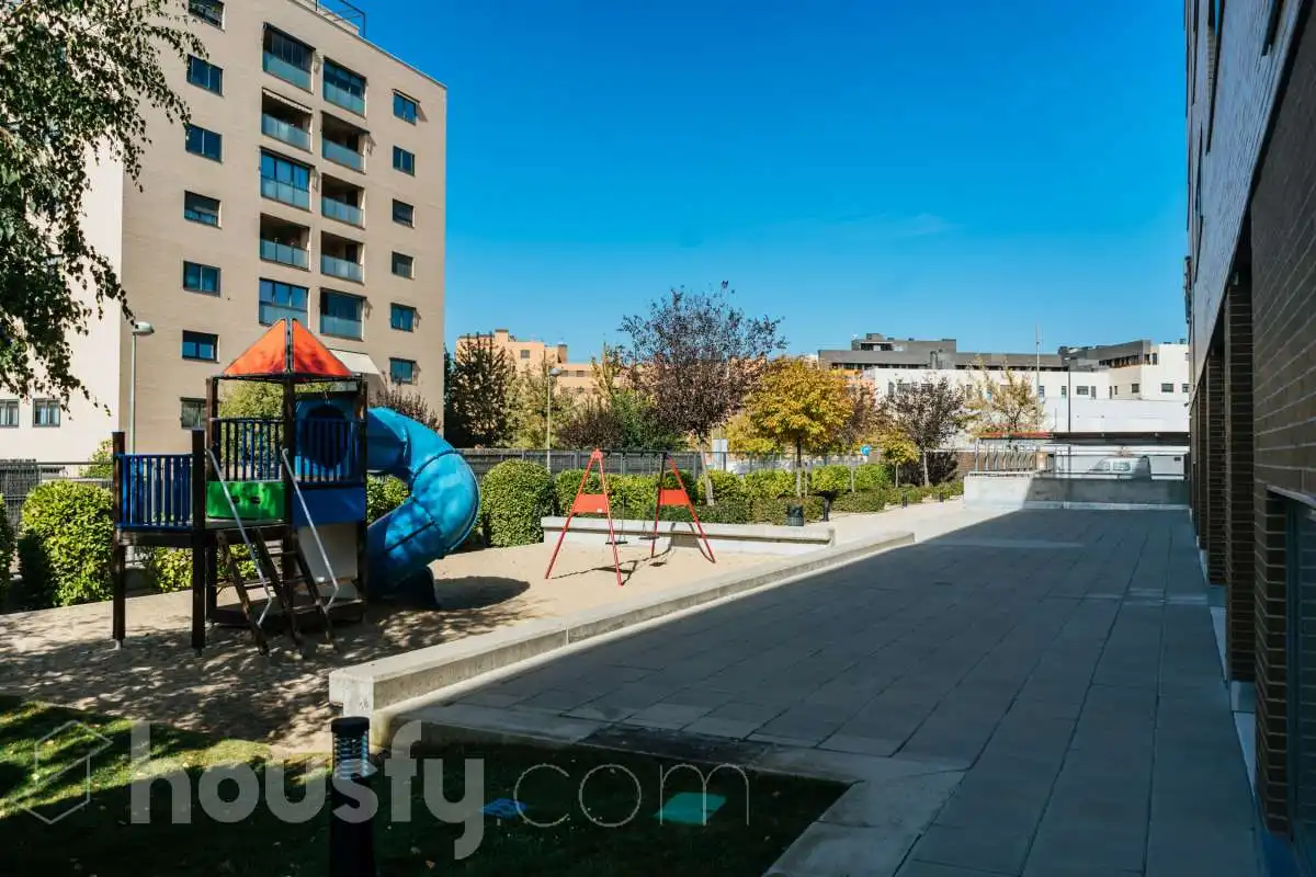 Wohnung zur Miete in Avenida de la Osa Menor, Sur - PAU 4
